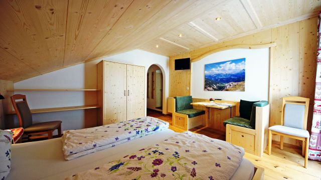 Room for small families or couples Image: Juvac comfort room