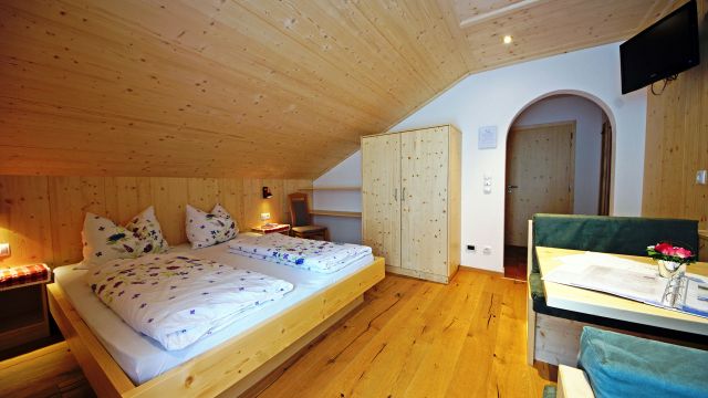 Room for small families or couples Image: Juvac comfort room