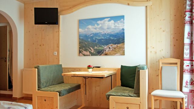 Room for small families or couples Image: Juvac comfort room